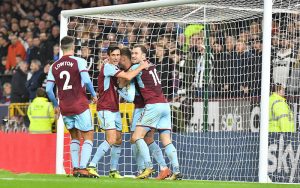 Soi kèo Huddersfield vs Burnley lúc 2h00 ngày 30/7/2022