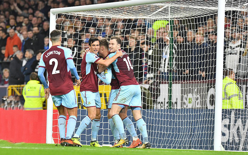 Soi kèo Huddersfield vs Burnley lúc 2h00 ngày 30/7/2022