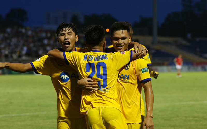 Soi kèo SLNA vs Hà Tĩnh lúc 18h00 ngày 15/7/2022